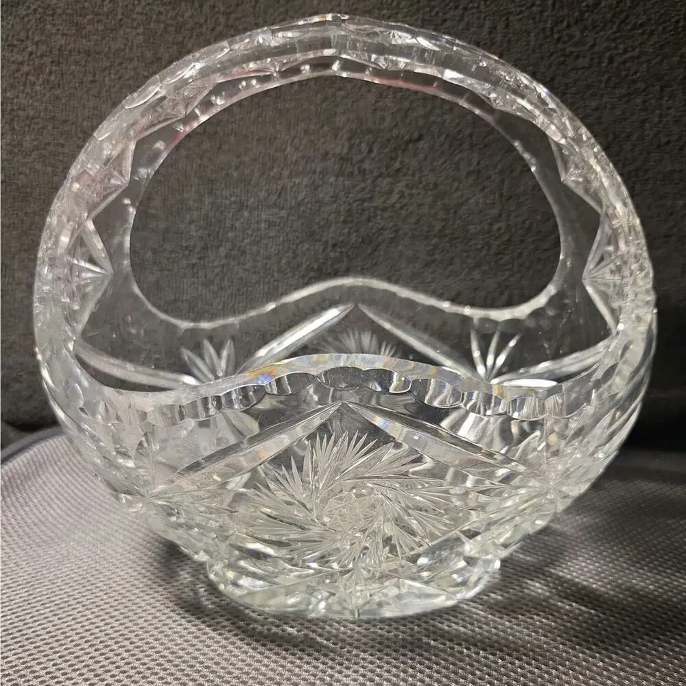 Vntg Crystal Basket Pinwheel Design 8in X 8in X 5 In